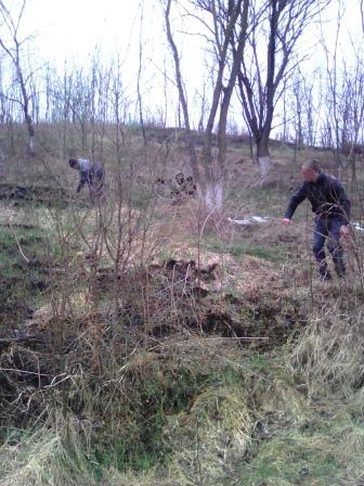 В селе Ванновском убрали мусор и сухие ветки